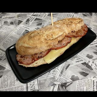 Bocadillo De Lomo queso