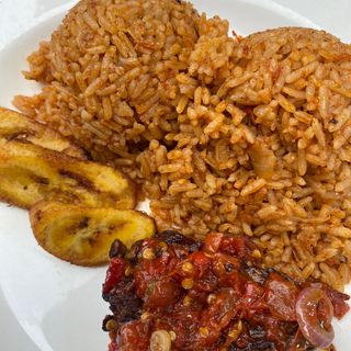 Smokey Jollof Rice with Beef & Plantains