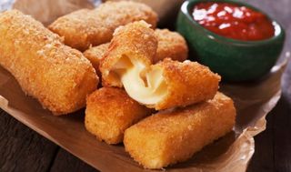 Сирні палички з соусом (180г)