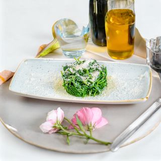 Spanac la tigaie cu unt și parmezan