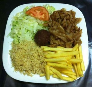 Plato Combinado Carne Y Ensalada Con Patatas Y Arroz (#19)