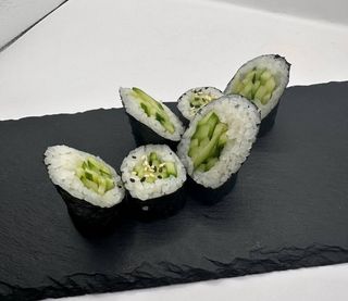 Макі з огірком