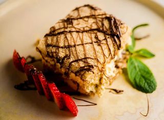 Бисквитена торта с маскарпоне и био лешников крем (150г)