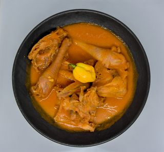 1/2 Kedjenou De Pondeuse - Attiéké