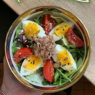 Салат з тунцем та яйцем 