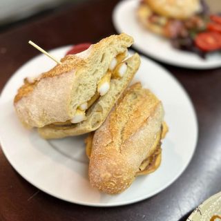 Bocadillo De Calamares Andaluza