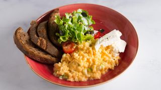 Kremasta kajgana sa tikvicom i kozjim sirom