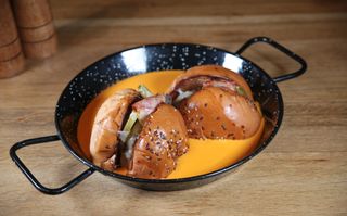 Heaven burger cu sos gouda