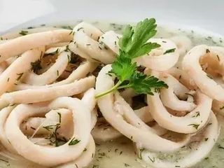 Кальмар Атлантичний в часниковому соусі (200g)