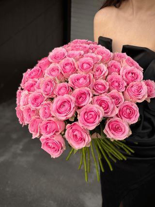 51 рожева троянда