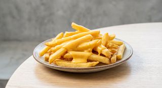 Cartofi prăjiți cu sos cheddar