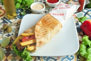 Durum kebap tortilla-wrap z frytkami lub z serem mozarella