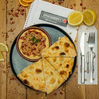  Hummus de casă cu vită crocantă