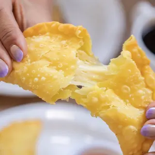 Empanada Dominicana basica de queso (1 Ud)