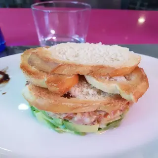 Timbal De Tomate Y Aguacate