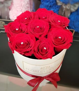 Cutie cu 7 trandafiri ar387