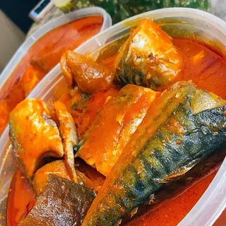 Titus fish mixed with pomo in Nigerian spicy sauce