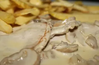 Bifinhos de Frango c/molho de cogumelos