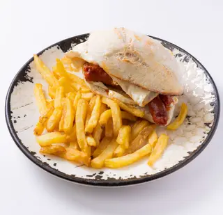 Montadito de Chistorra Iberica y Huevo Frito