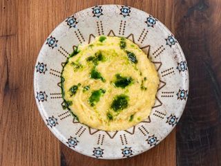 Мамалига 4 сири з соусом із базиліку та волоського горіху (180г)