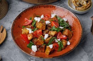 Салат с баклажанами и козьим сыром