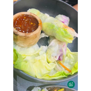 Rouleau de printemps au saumon 