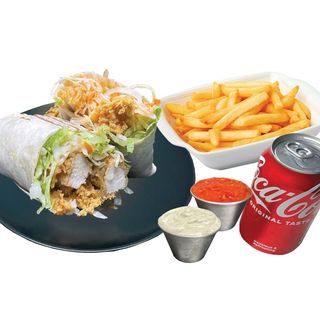 Menú De Burrito De Pollo Con Patatas Fritas Y Bebida