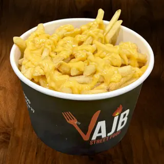 Velika kofa pomfrita sa cheddar-om