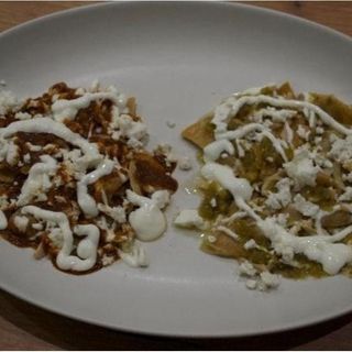 Chilaquiles con salsa roja (300 G.)
