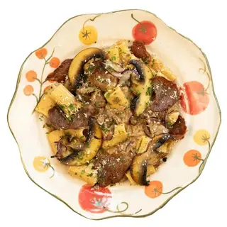 RIGATONI Z ANTRYKOTEM