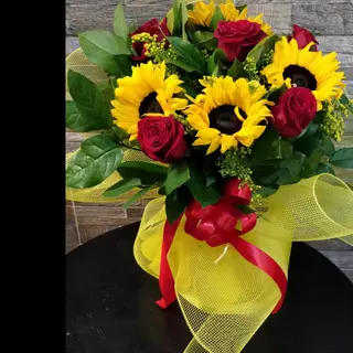 Girasole con rose rosso