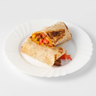 M2-Zapečene tortilje sa puled porkom, sirom, sez. povrćem;