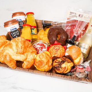 Desayuno Dulce Y Salado En Pareja