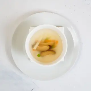 Juha s bambusom i gljivama