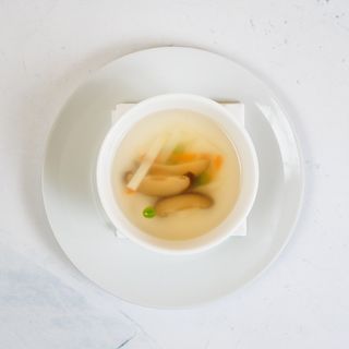 Juha s bambusom i gljivama