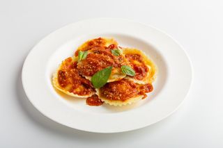 Ravioli Di Ricotta Con Salsa Al Pomodoro