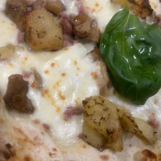 Salsiccia, patate e funghi