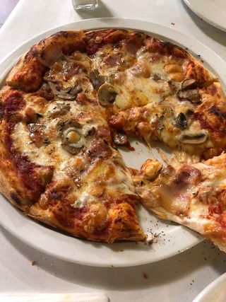 Pizza Capricciosa (27 Cm. A 30 Cm.)