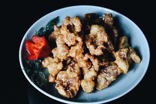 ღორის ხორცი სეზამის მარცვლებით, E6