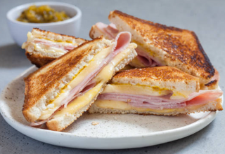 Sándwich caliente de jamón York