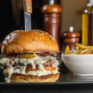 BURGER PIACERE ITALIANO (standard Mozzarela si Branza topita) 