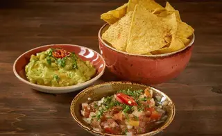 Totopos e Salsas