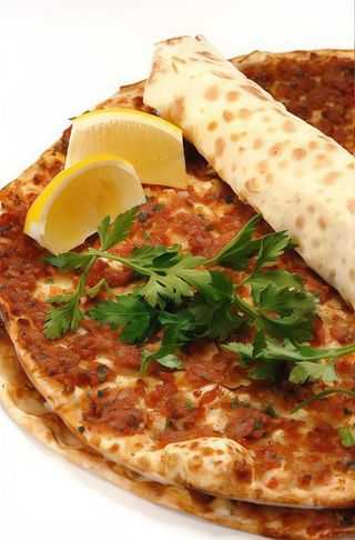 Lahmacun pizza turca