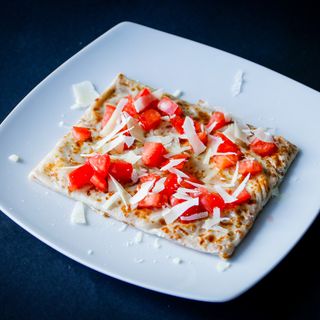 19.Clătită cu brânză de burduf, prosciutto, parmesan, roșii