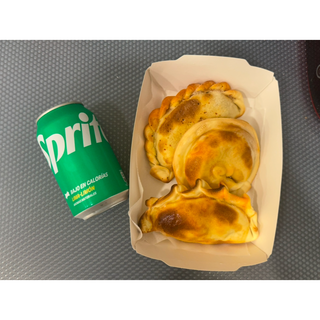 Empanadas (3 Uds.) + 1 Refresco En Lata