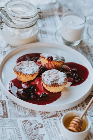 Brânzoaice cu sos de pomușoare