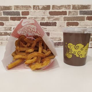 24 churros + 1 litro de chocolate