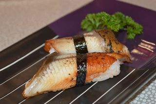 32. Nigiri anguilla