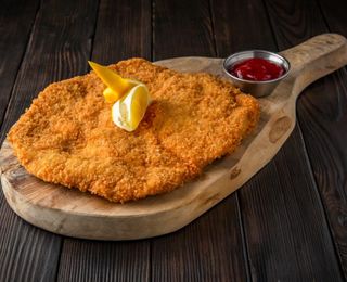 Șnițel de pui cu sos de merișoare