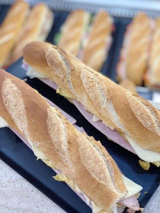 Bocadillo Vegetal Con York